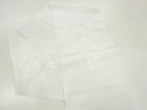 未使用品　縮緬地花模様刺繍半衿